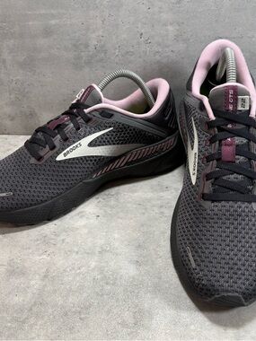 Brooks Adrenaline GTS 22 Women 10B Running Sneakers Shoes Gtey Pink 1203531B015